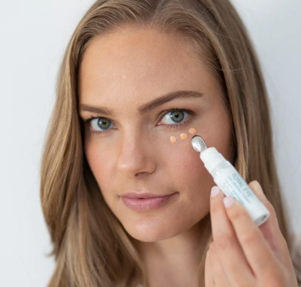 Total EyeTotal Eye ® 3-in-1 Renewal Therapy SPF 35 (medium or tan)